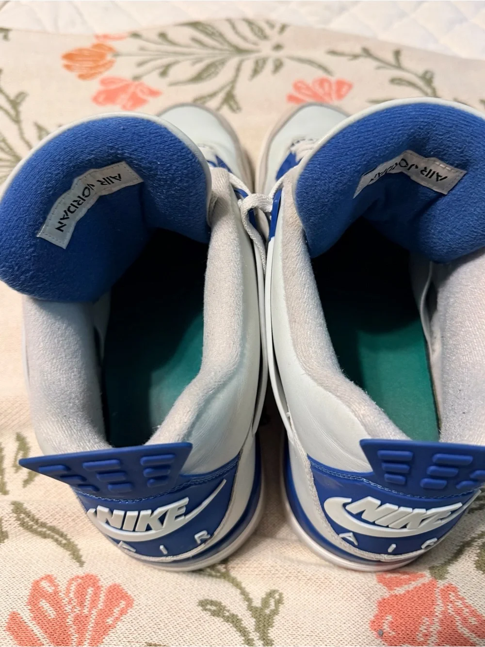 Jordan Men’s Retro Sneakers - White & Blue